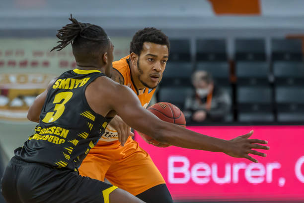 篮球场上所 篮球场上所