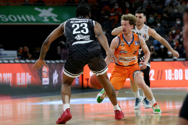 借掩护后急 借掩护后急